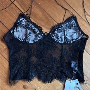 Commence lace top size L NWT. Sheet with lined cups